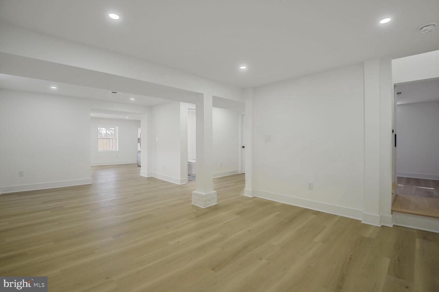 1612 Noyes Dr