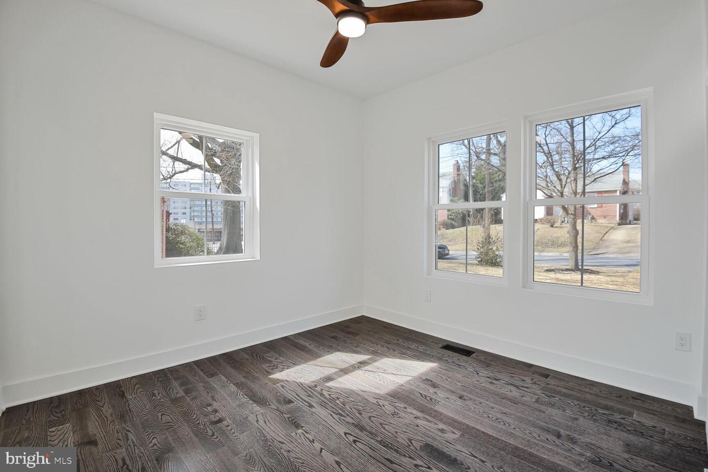 1612 Noyes Dr