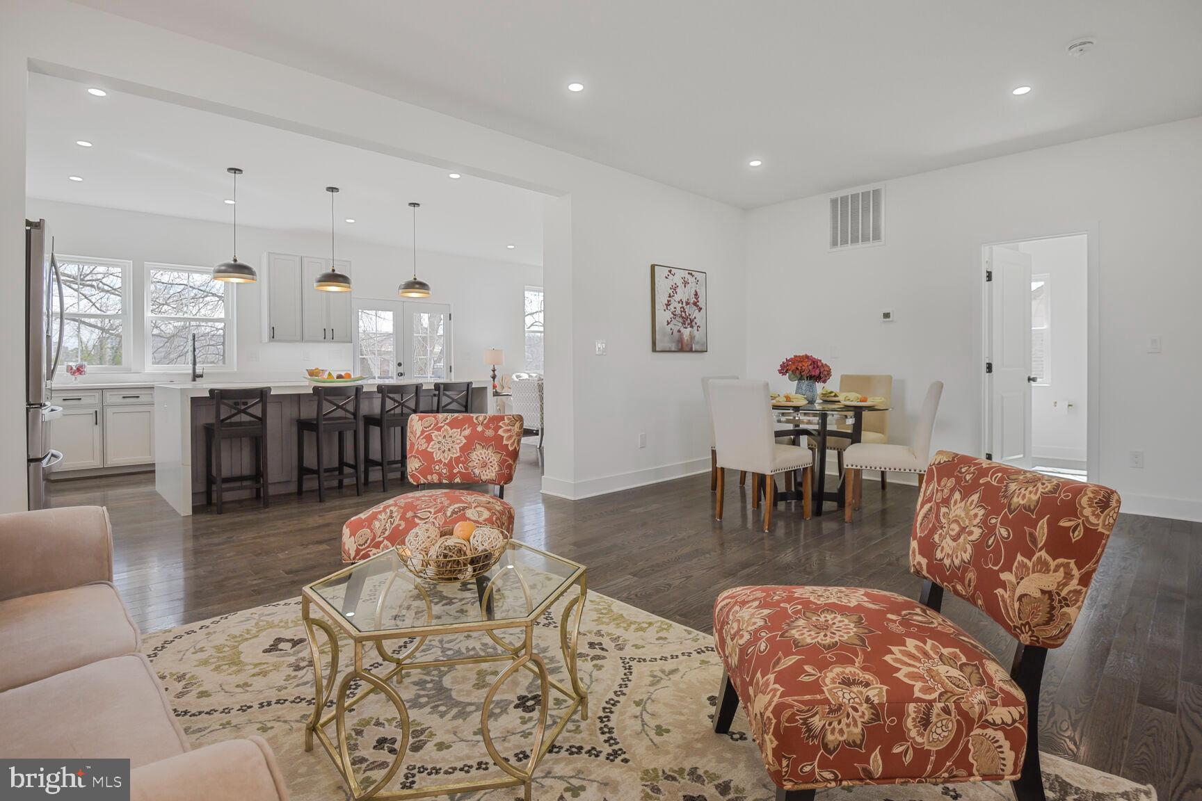 1612 Noyes Dr