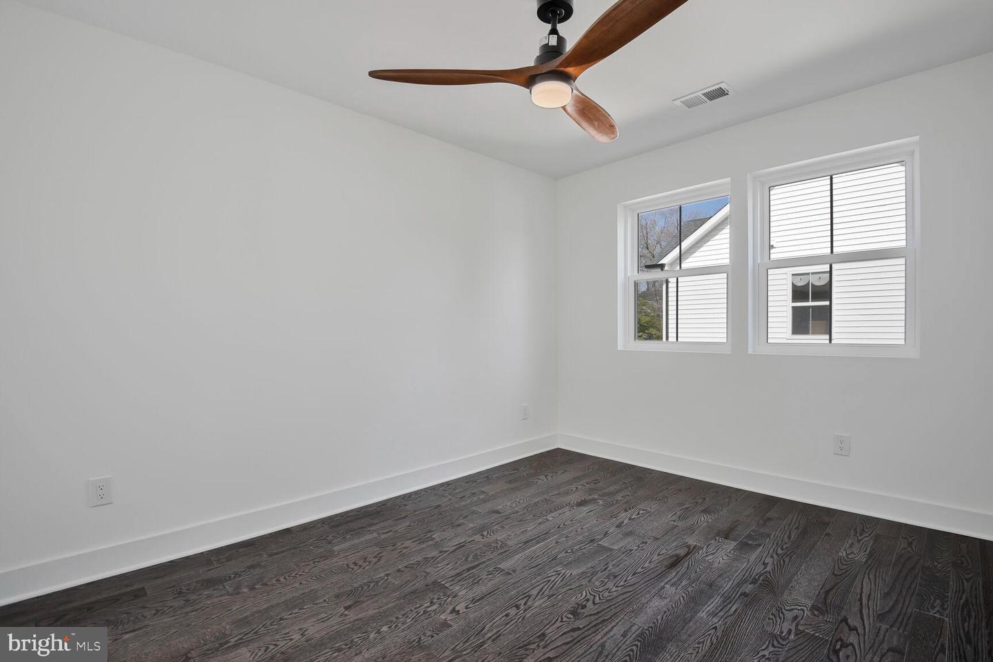 1612 Noyes Dr