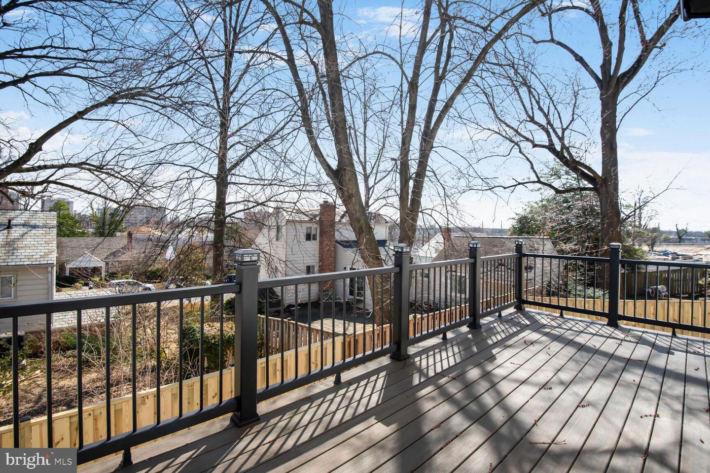 1612 Noyes Dr