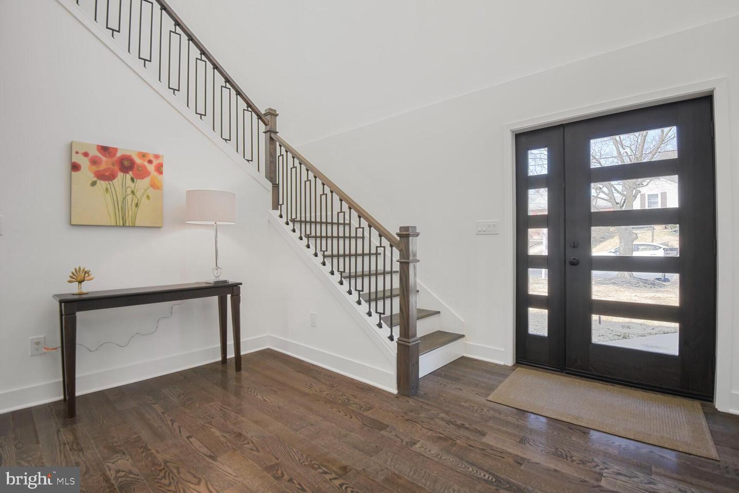 1612 Noyes Dr