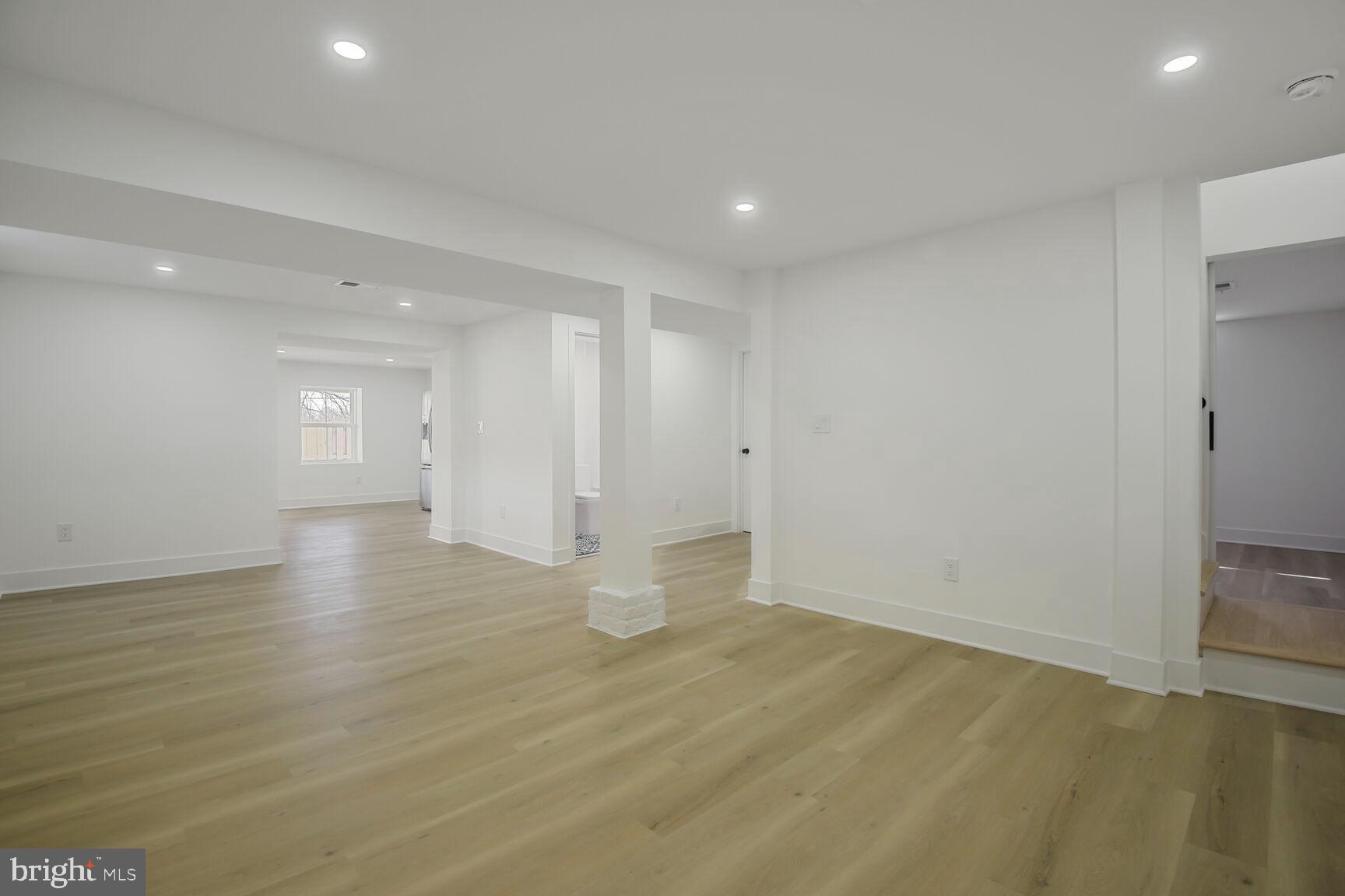 1612 Noyes Dr