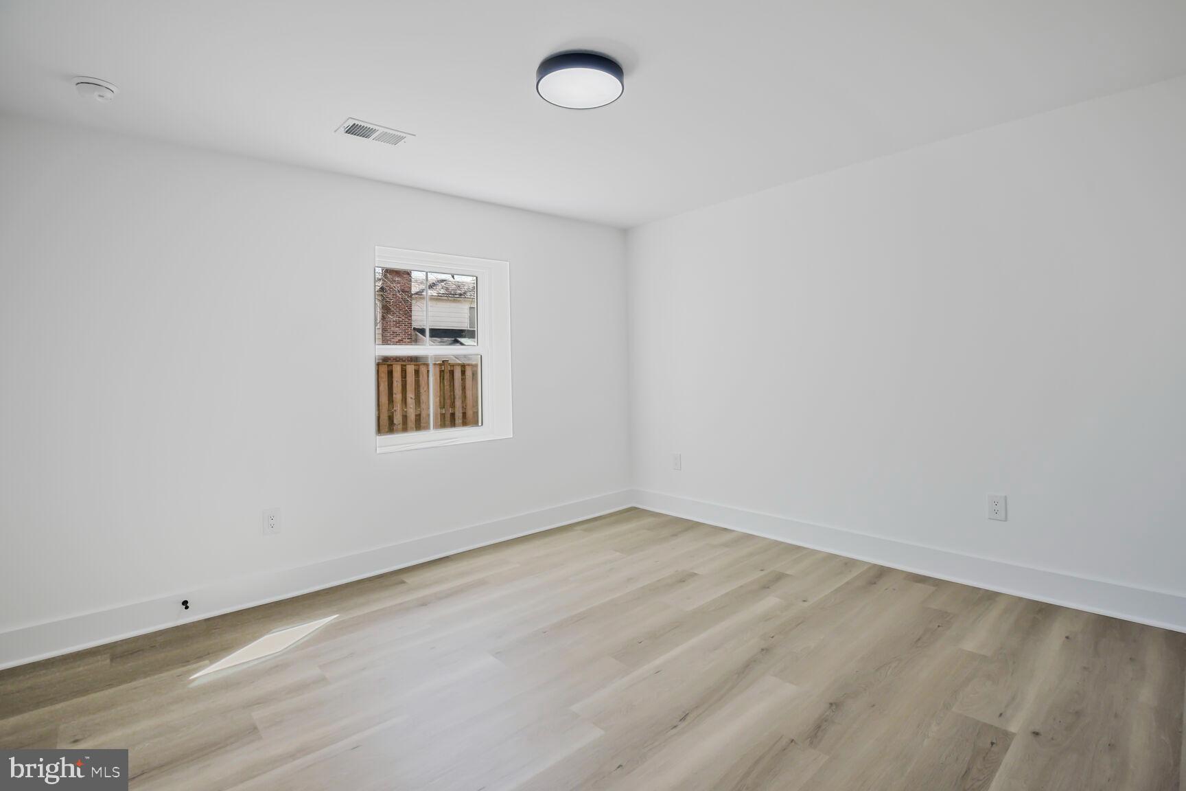 1612 Noyes Dr