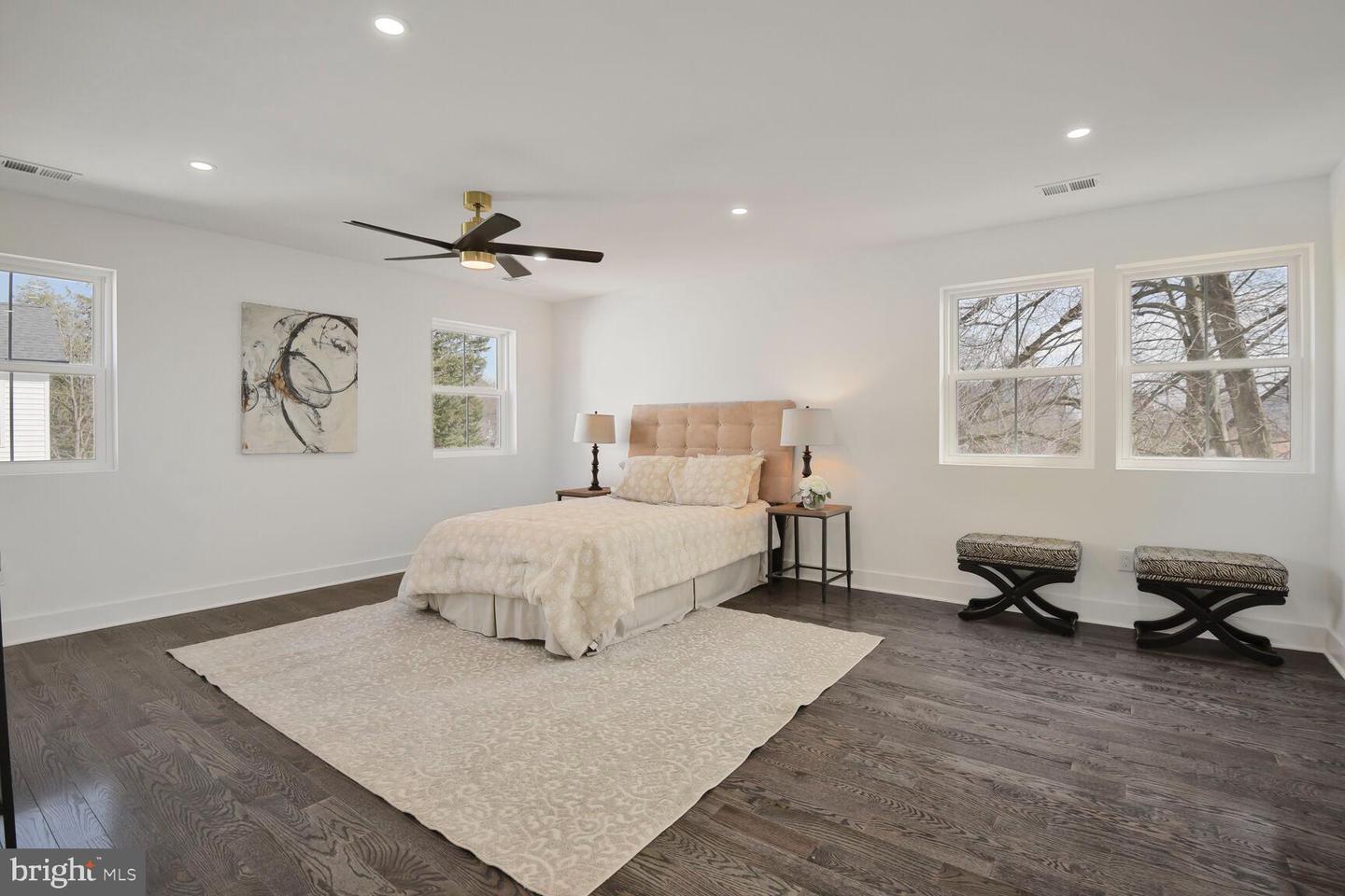 1612 Noyes Dr