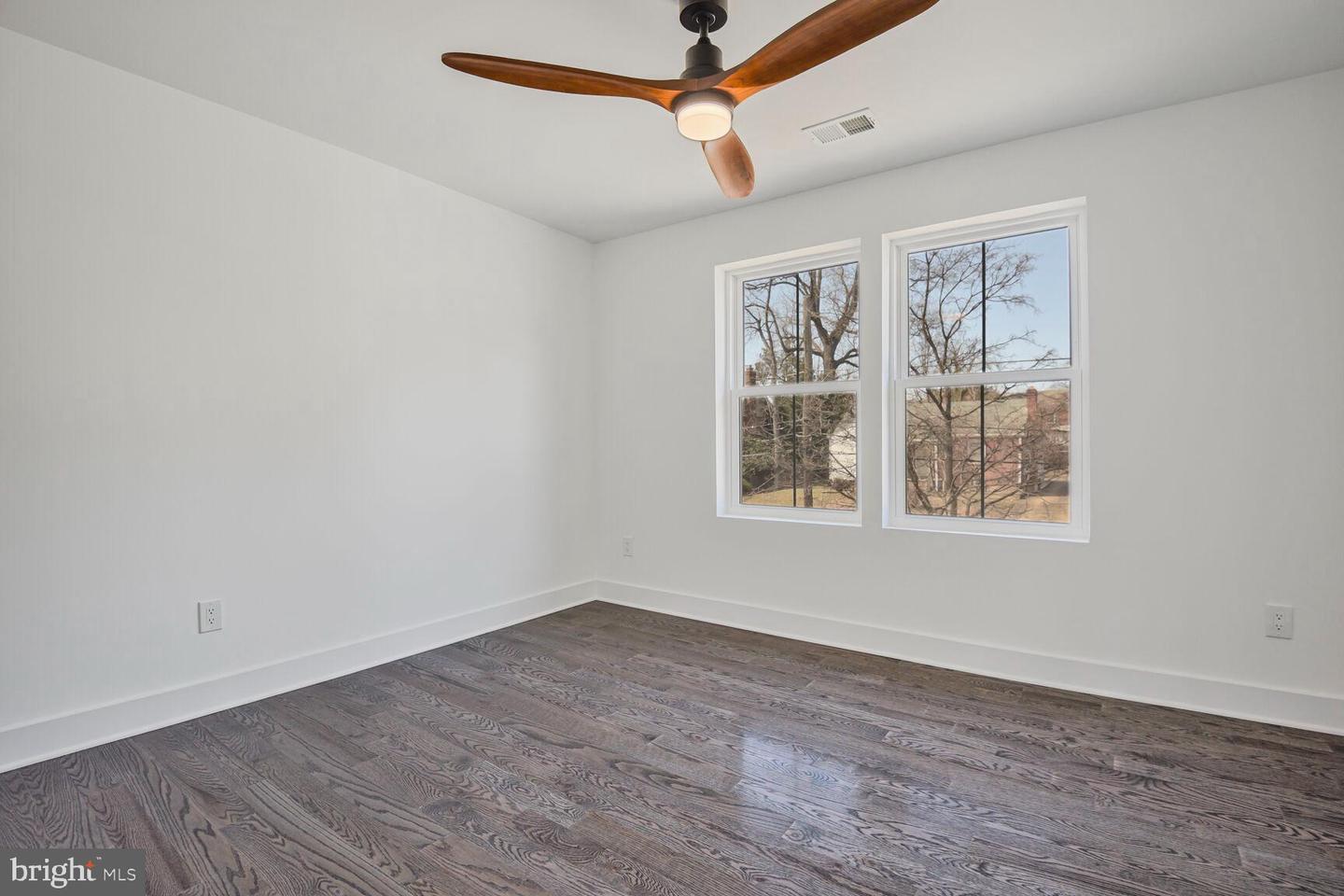 1612 Noyes Dr