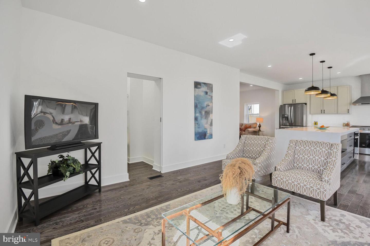 1612 Noyes Dr