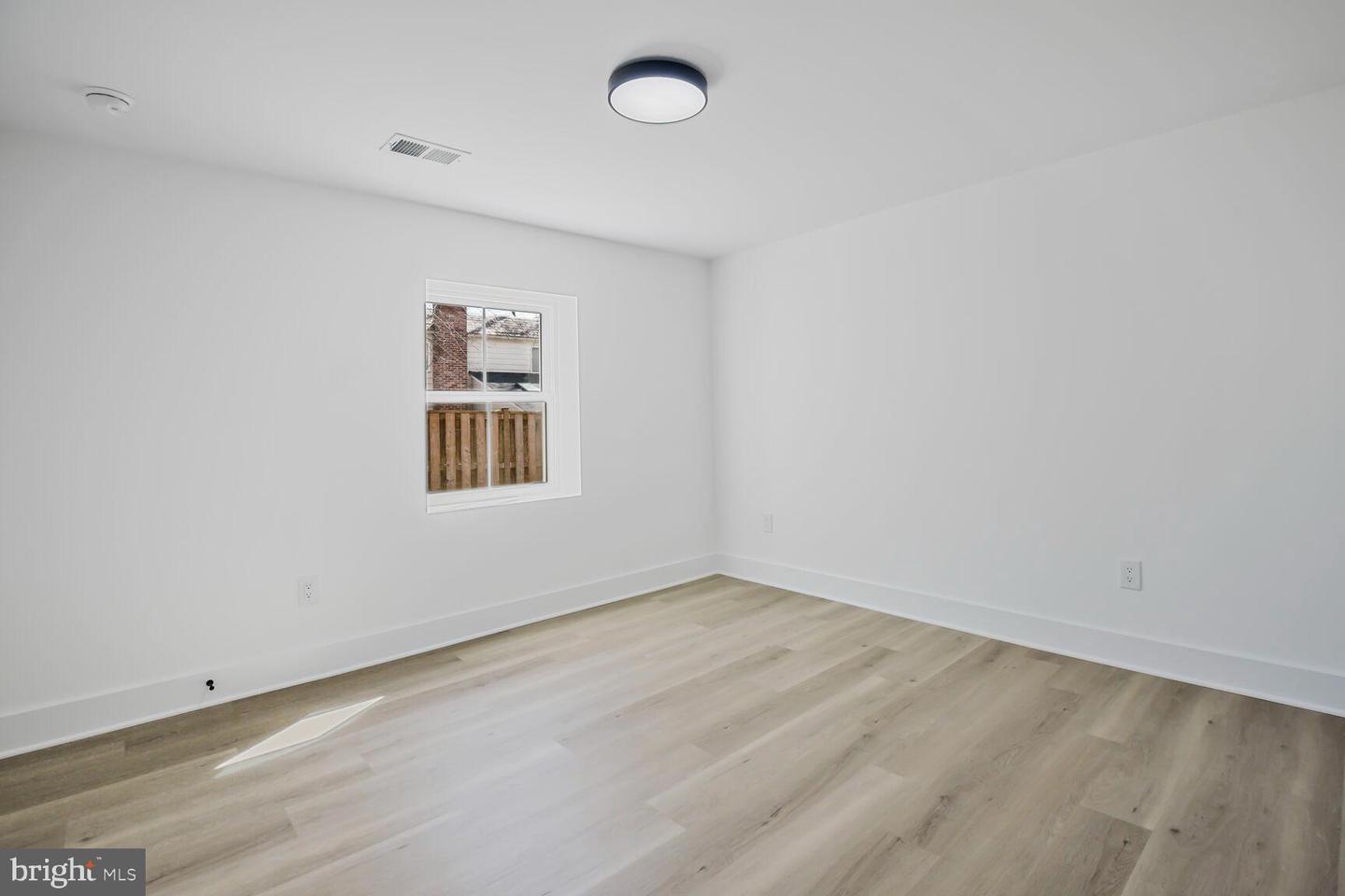 1612 Noyes Dr