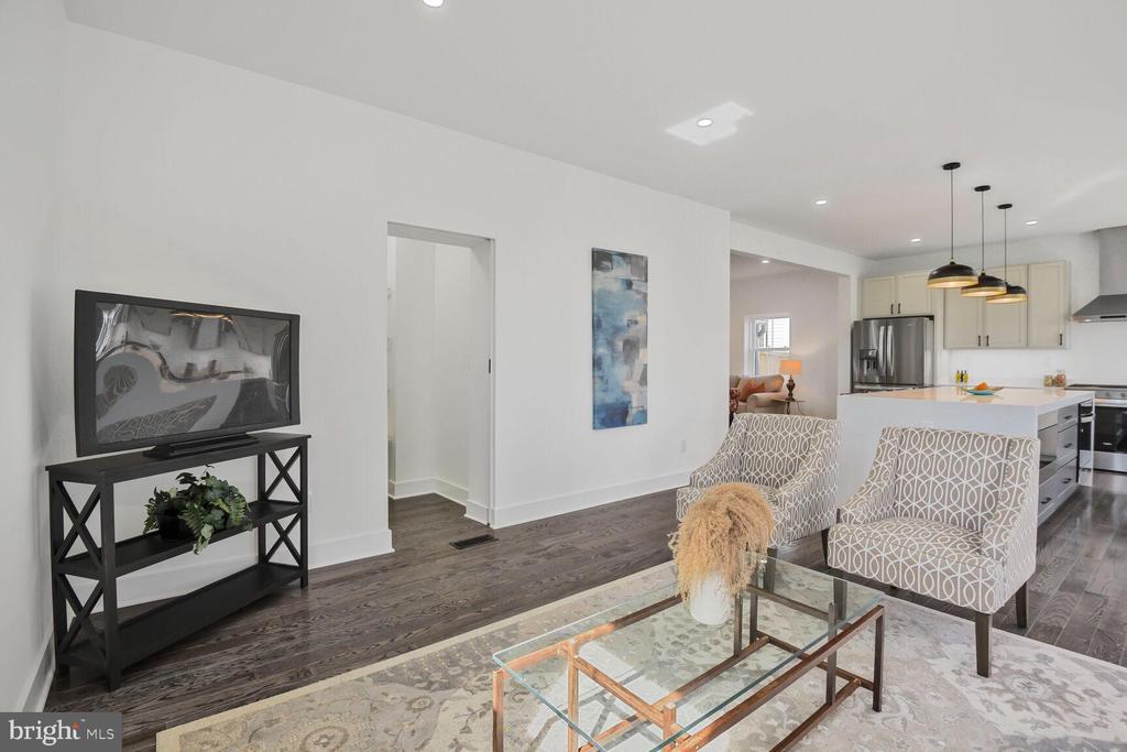 1612 Noyes Dr