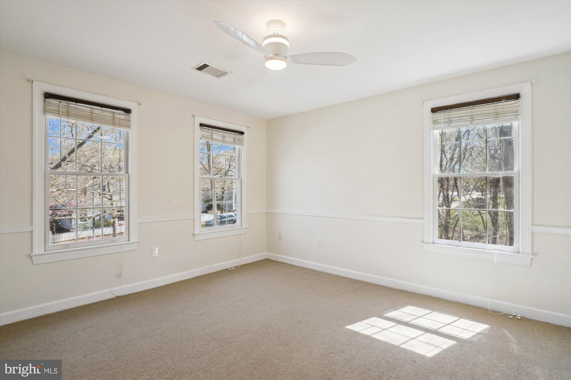 302 TSCHIFFELY SQUARE ROAD