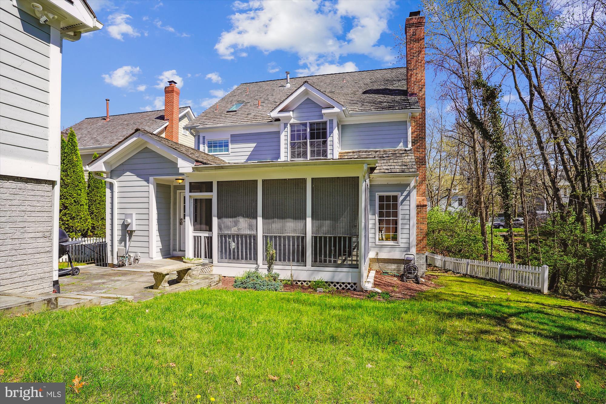 302 TSCHIFFELY SQUARE ROAD