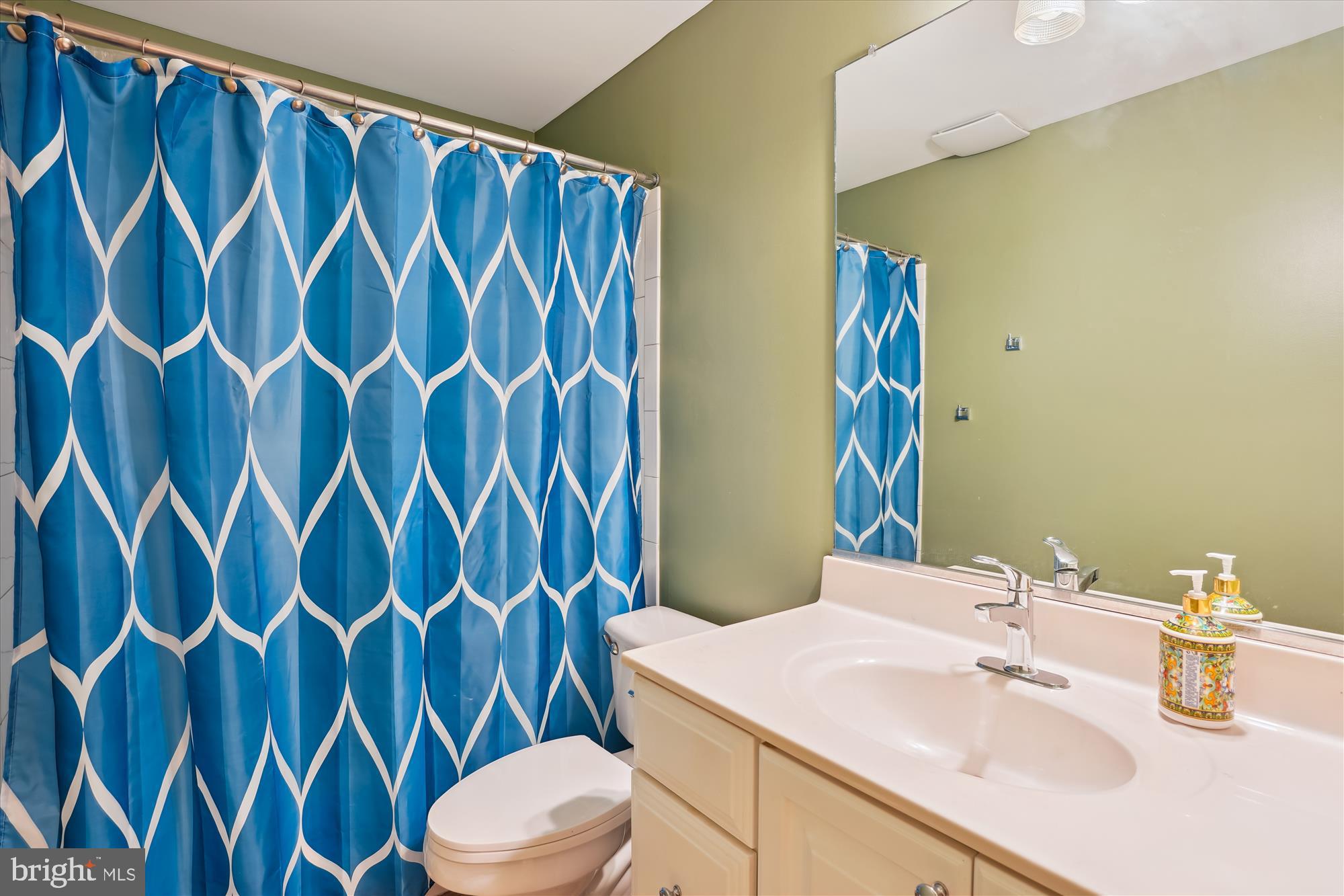 302 TSCHIFFELY SQUARE ROAD