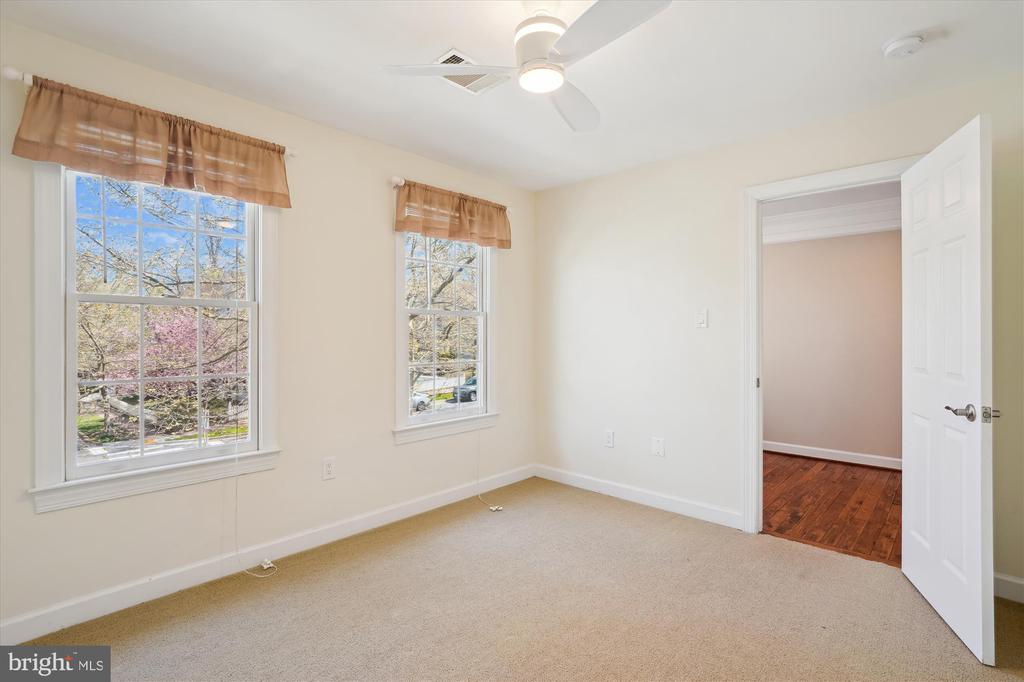 302 TSCHIFFELY SQUARE ROAD