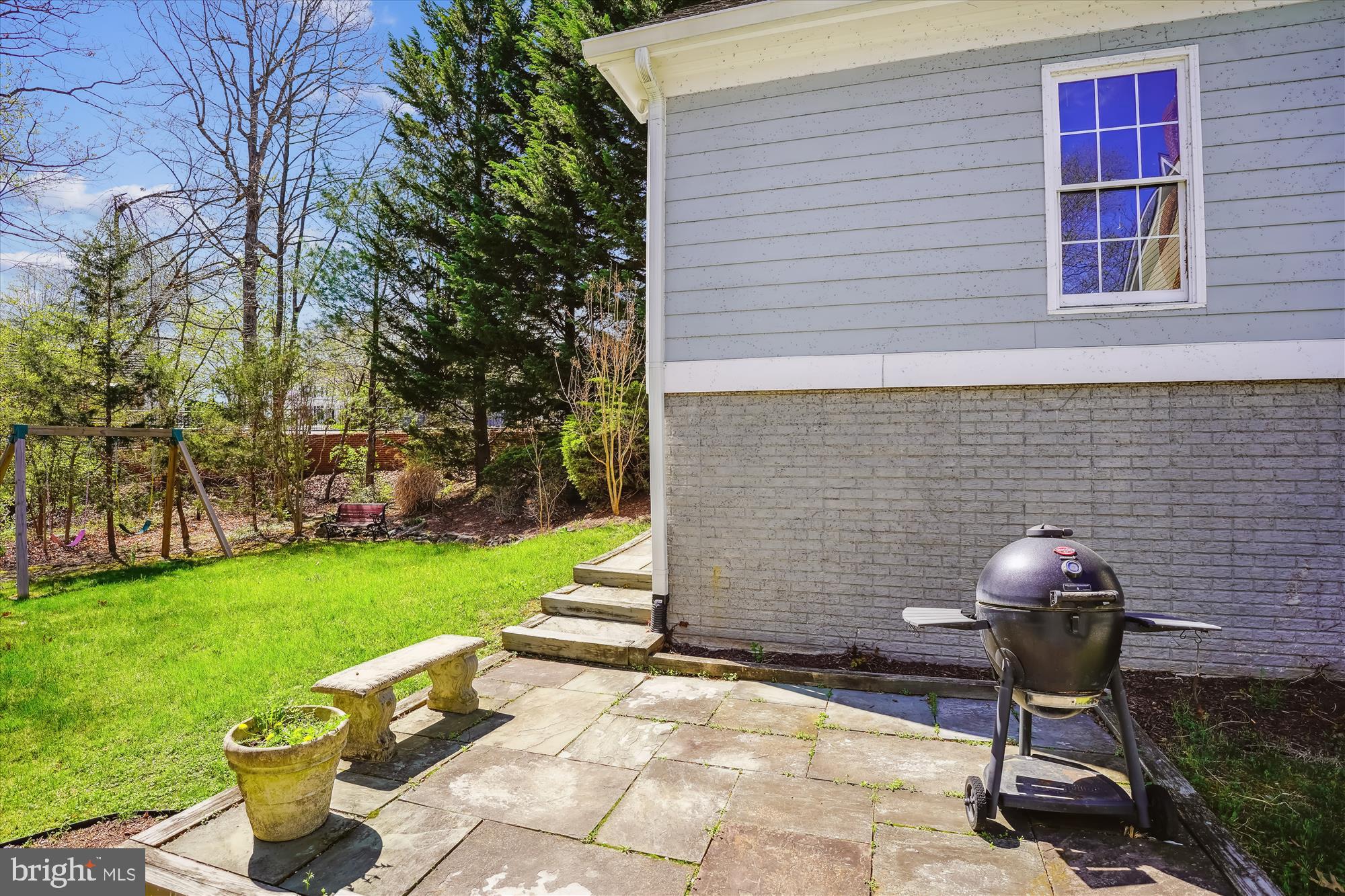 302 TSCHIFFELY SQUARE ROAD