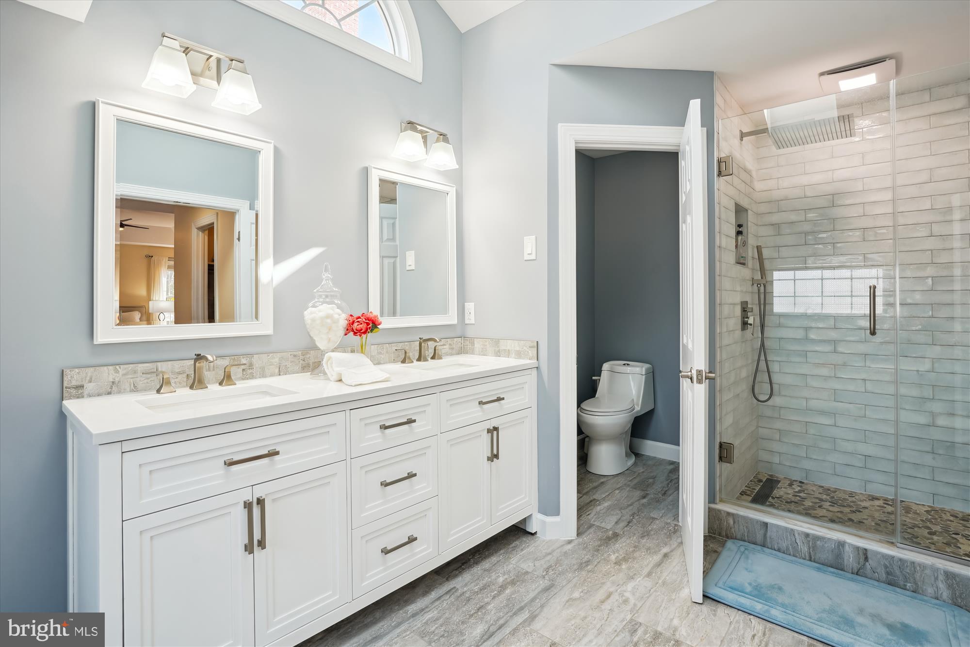 302 TSCHIFFELY SQUARE ROAD