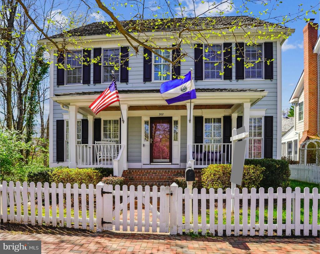 302 TSCHIFFELY SQUARE ROAD