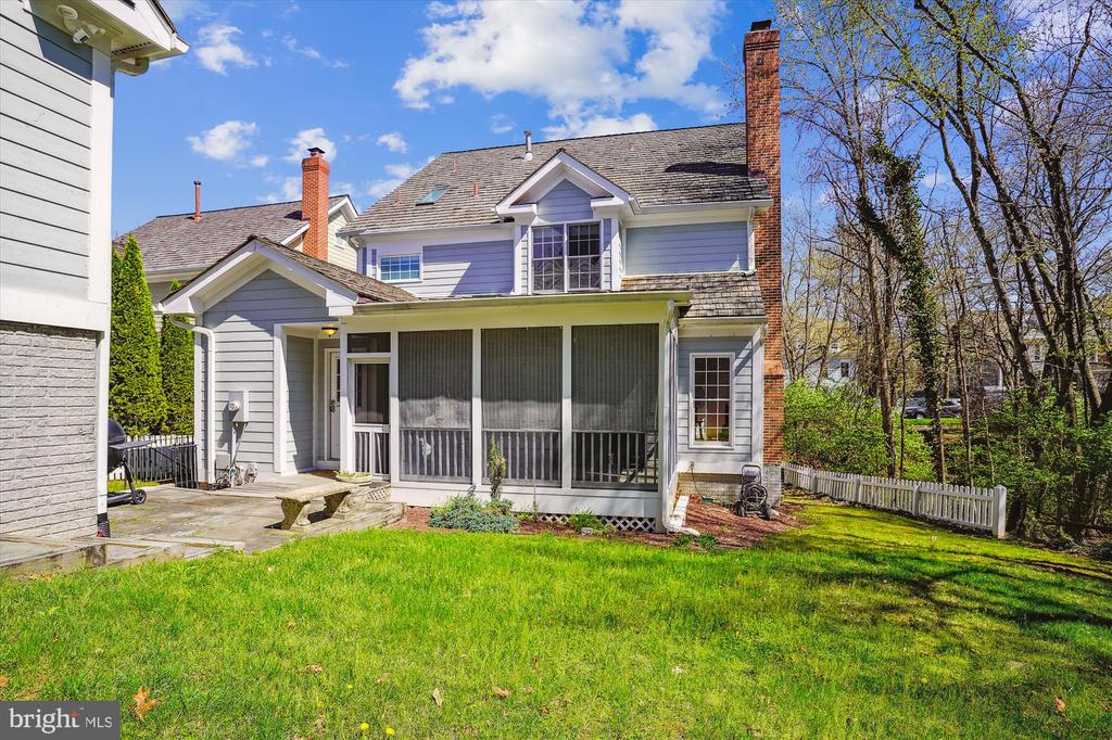 302 TSCHIFFELY SQUARE ROAD