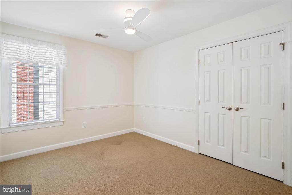 302 TSCHIFFELY SQUARE ROAD