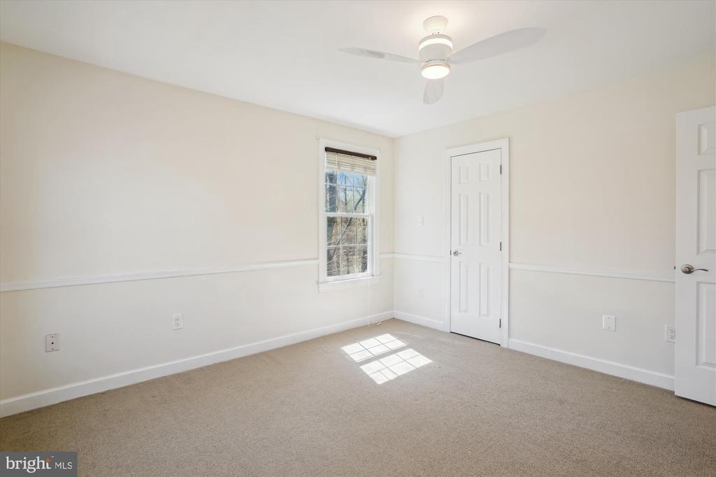 302 TSCHIFFELY SQUARE ROAD
