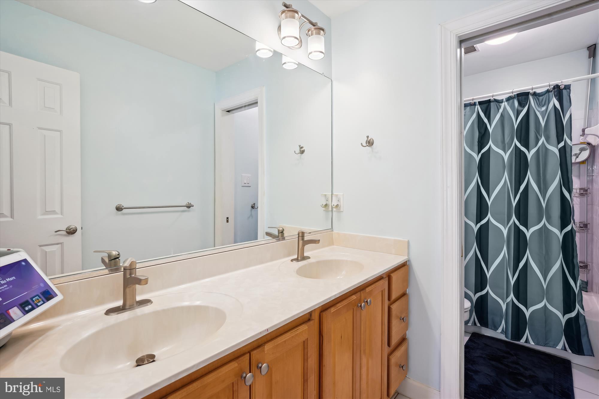 302 TSCHIFFELY SQUARE ROAD