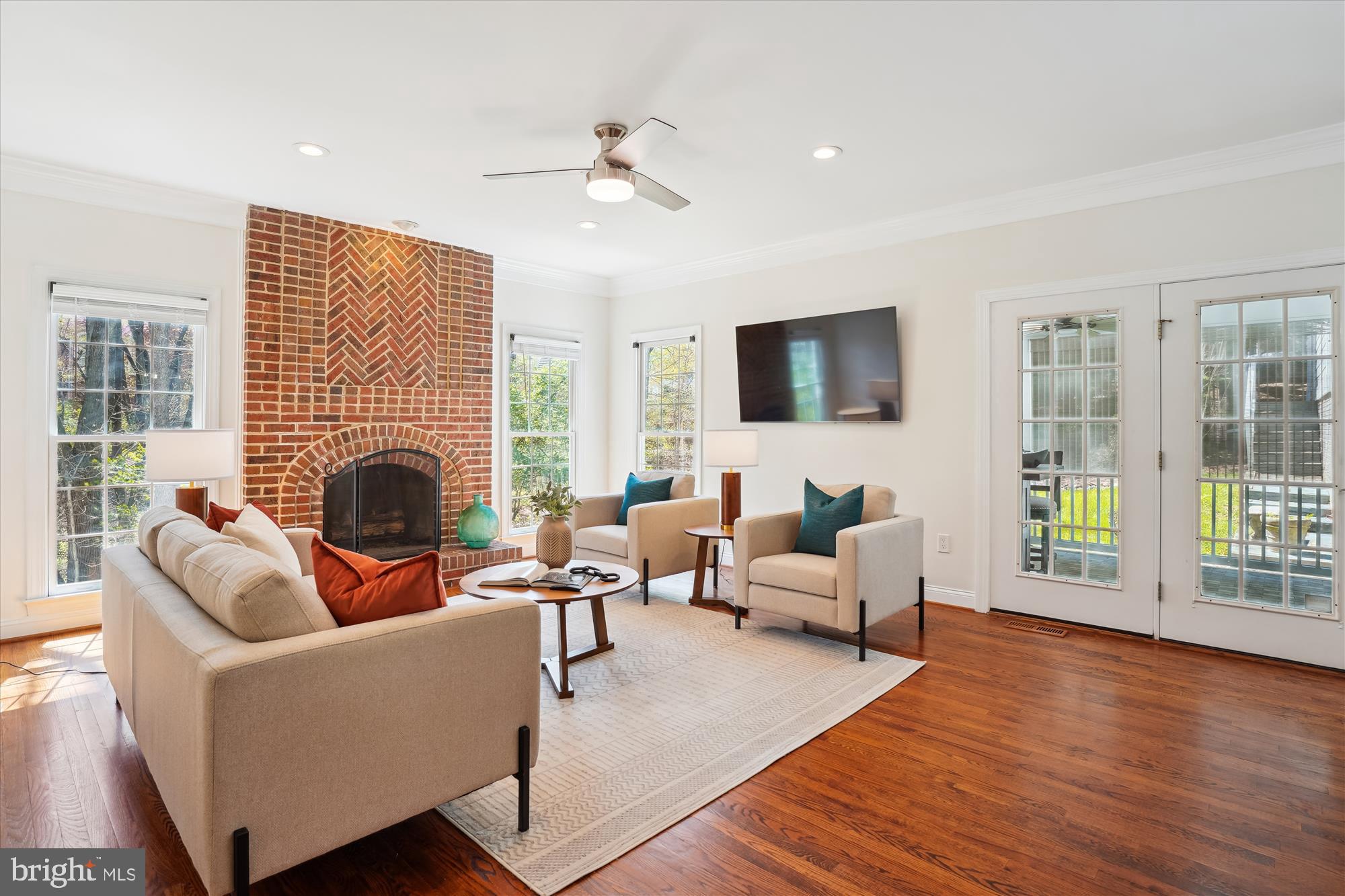 302 TSCHIFFELY SQUARE ROAD