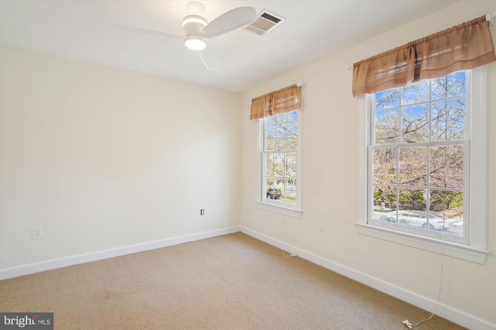302 TSCHIFFELY SQUARE ROAD