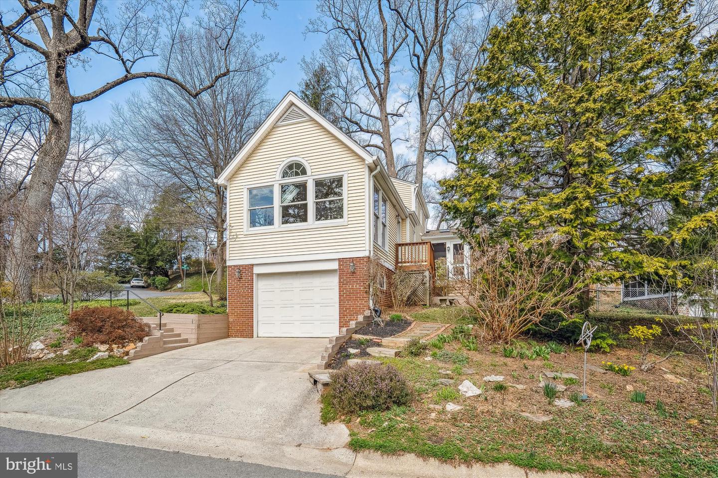 5218 Danbury Rd