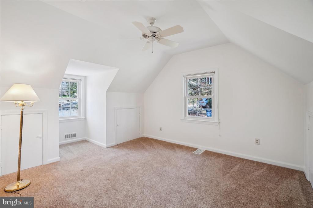 5218 Danbury Rd