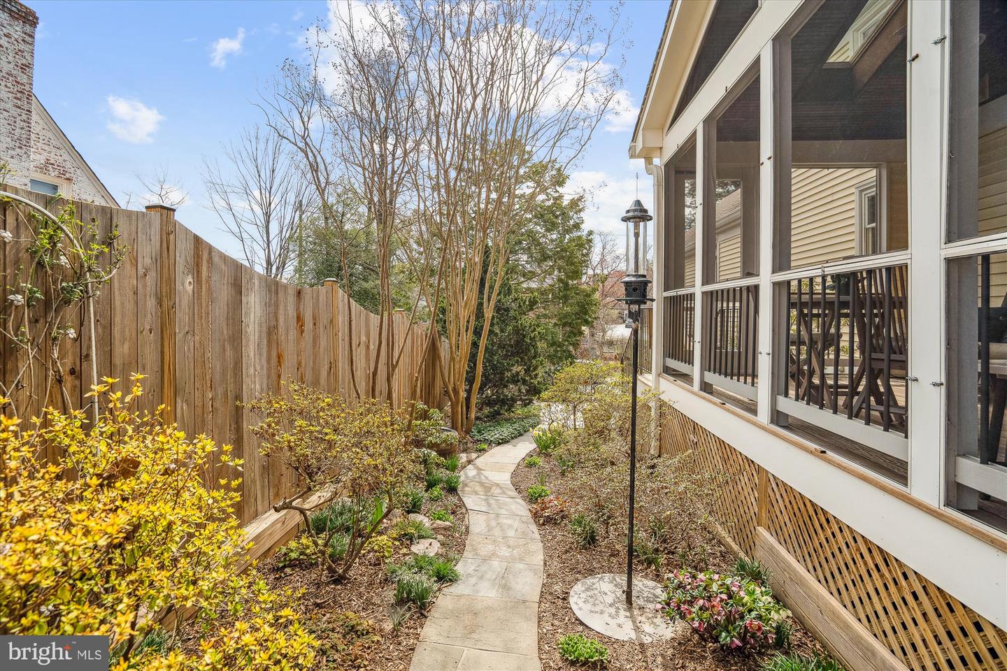 5218 Danbury Rd