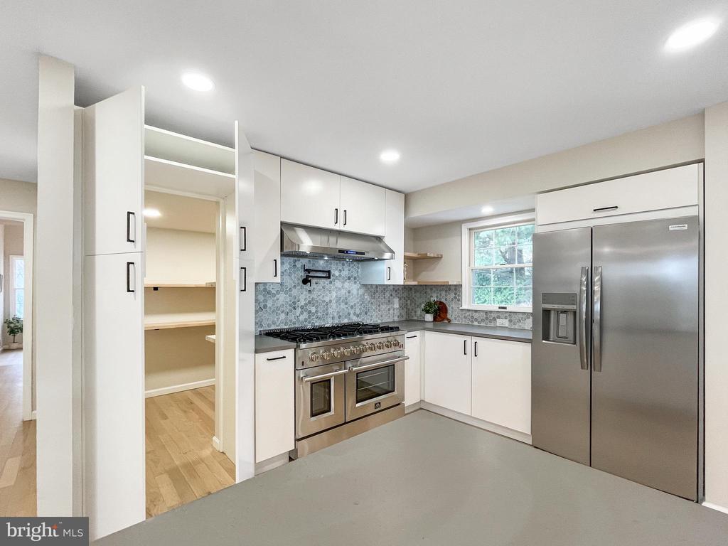 5713 Magic Mountain