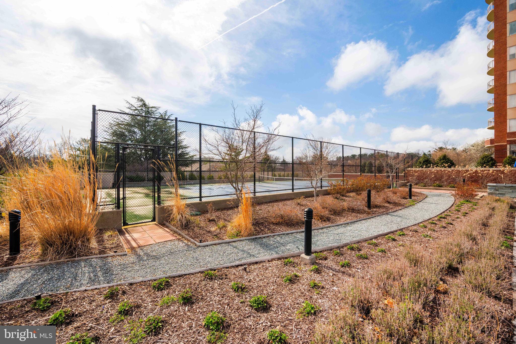 5802 NICHOLSON LANE 2-502