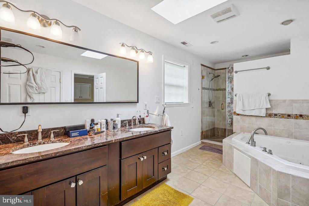 195 HARDY PL