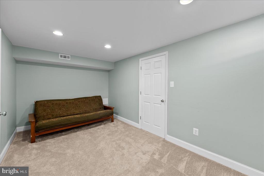 23217 LINDEN VALE DRIVE