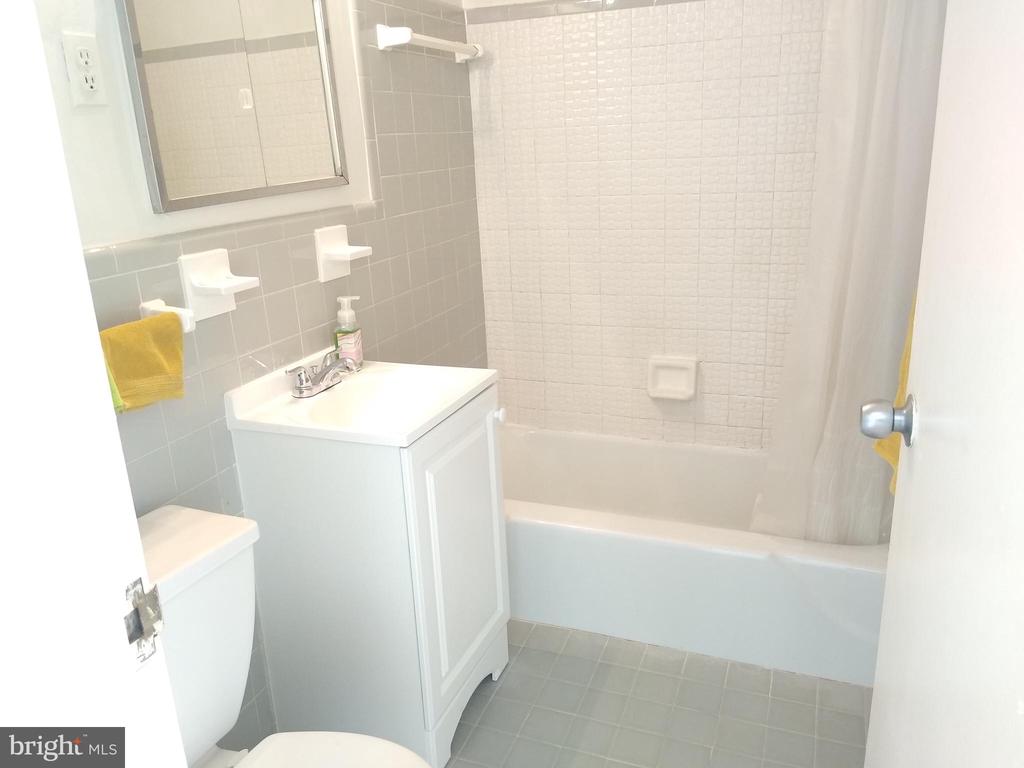 10401 GROSVENOR #1018