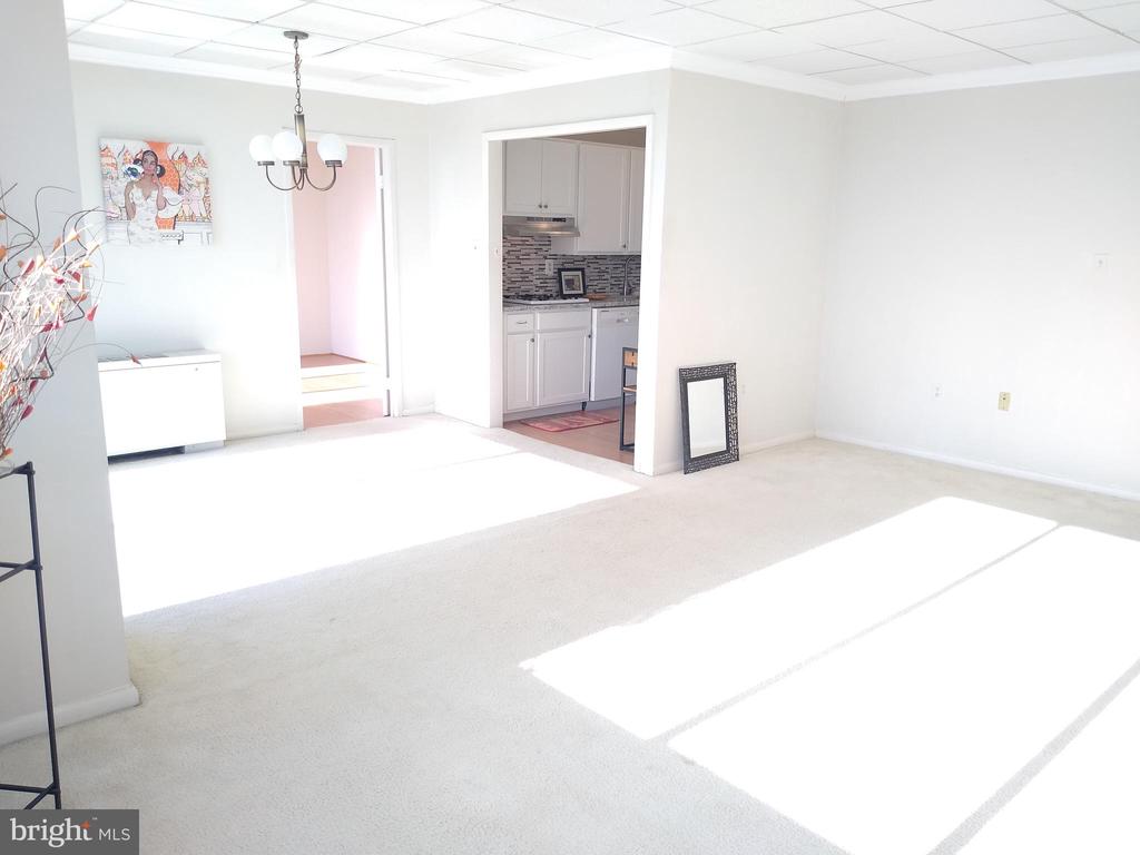10401 GROSVENOR #1018