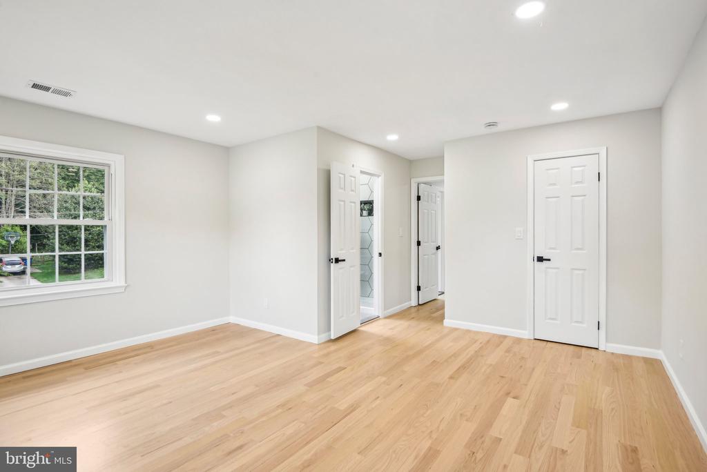 11710 Magruder Ln