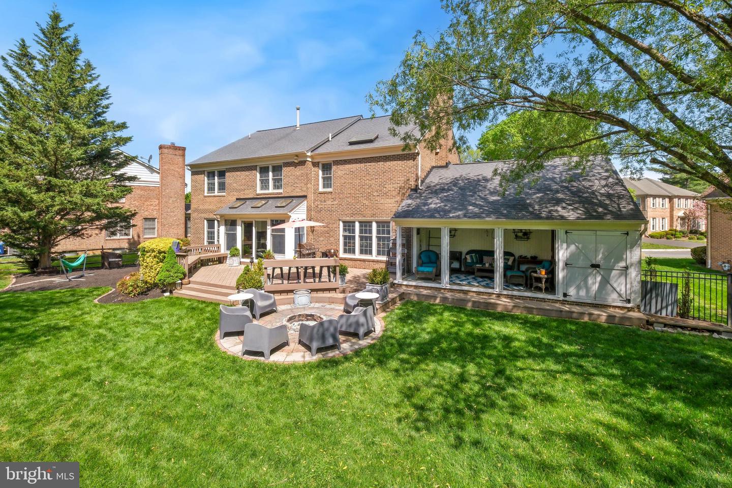 9512 Fox Hollow Dr