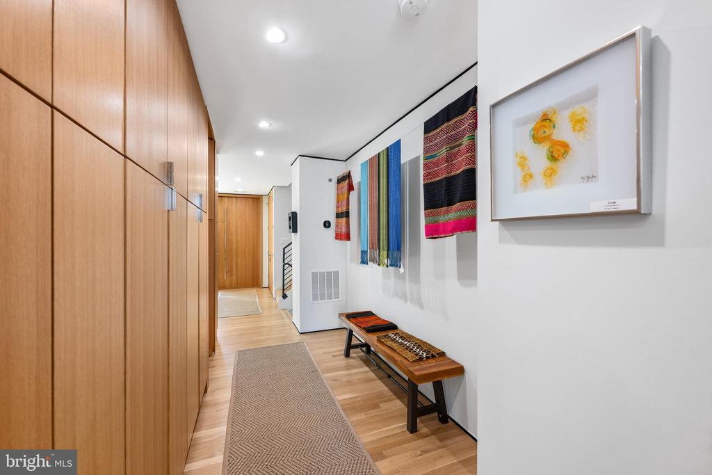 6109 GREENTREE ROAD
