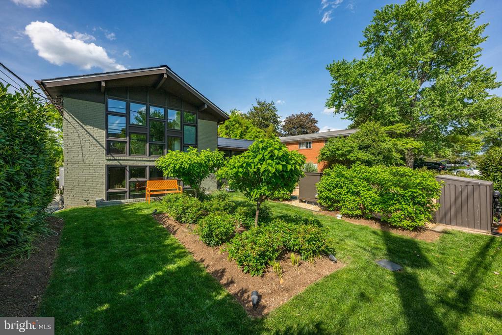 6109 GREENTREE ROAD