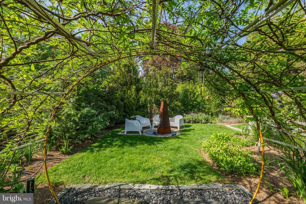6109 GREENTREE ROAD