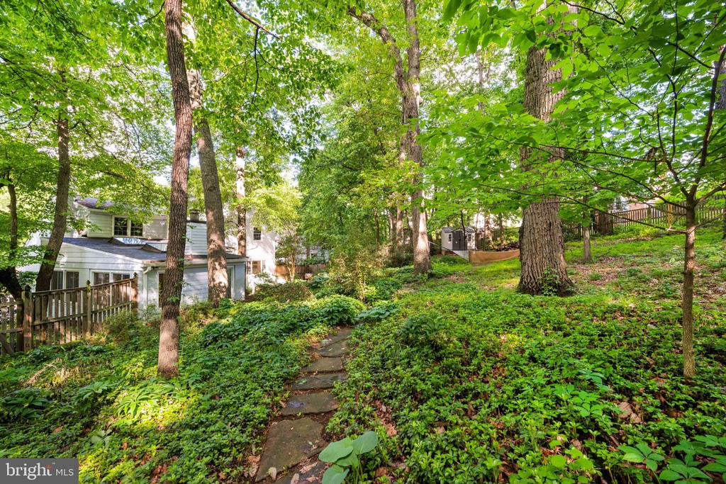 7 Whippoorwill Ct