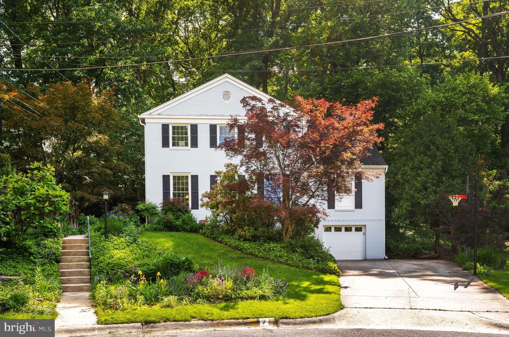 7 Whippoorwill Ct