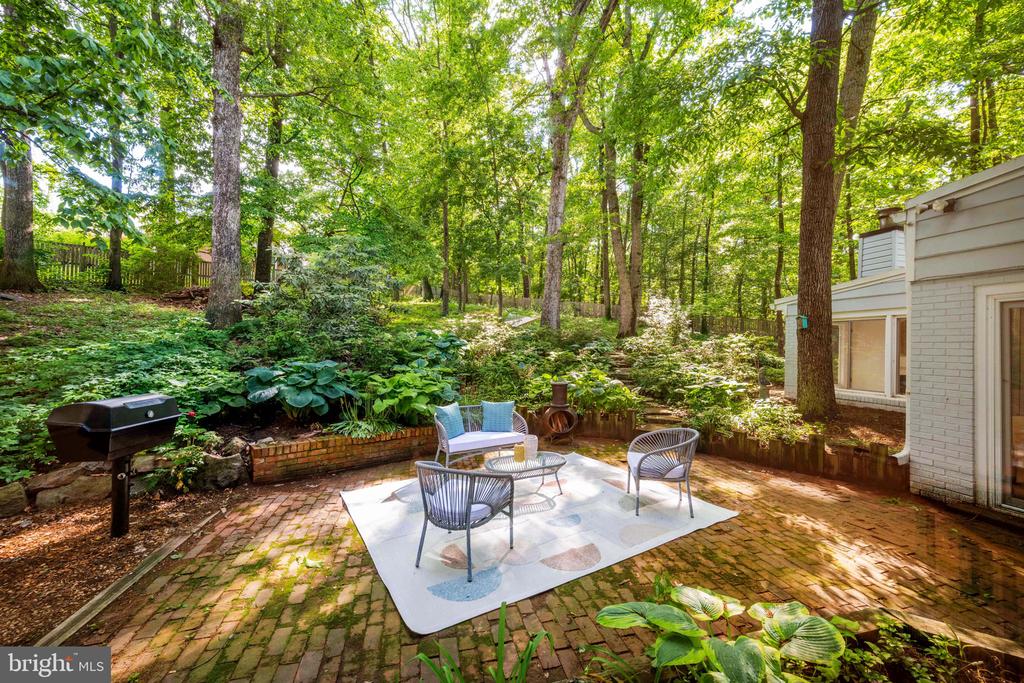 7 Whippoorwill Ct