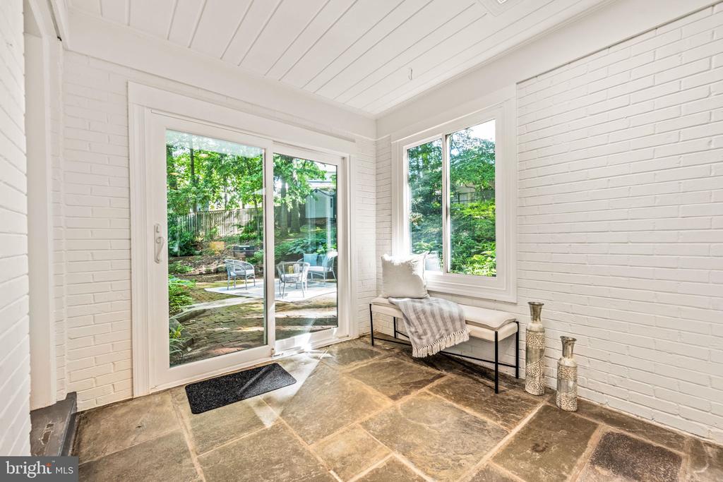 7 Whippoorwill Ct