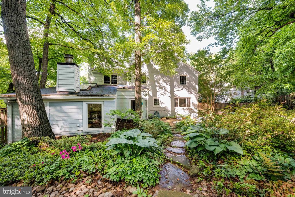7 Whippoorwill Ct