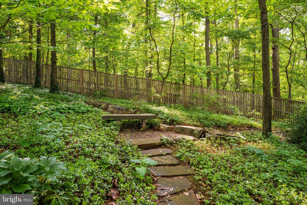 7 Whippoorwill Ct
