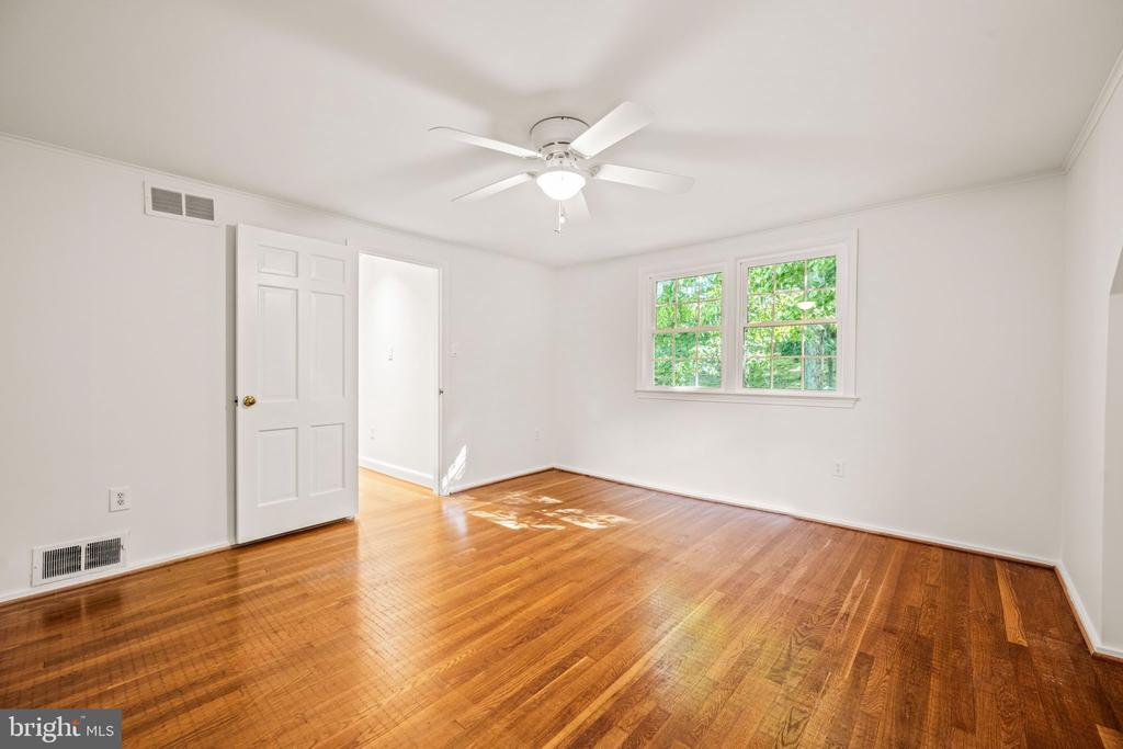 7 Whippoorwill Ct
