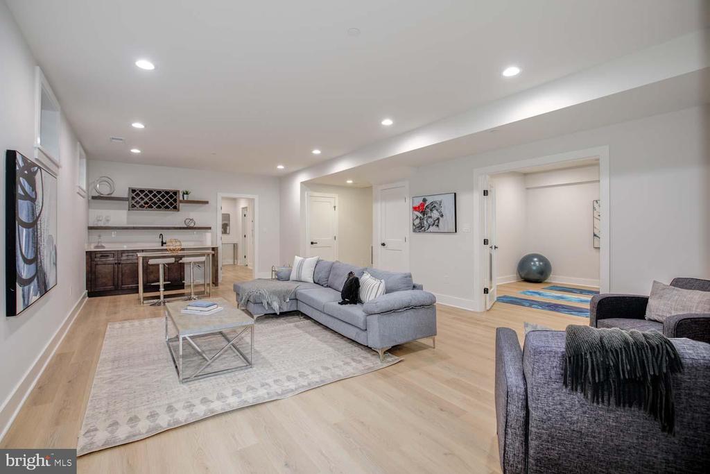 4201 MATTHEWS LANE
