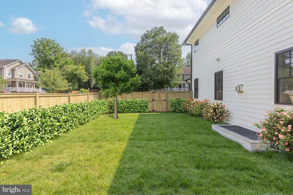 4201 MATTHEWS LANE