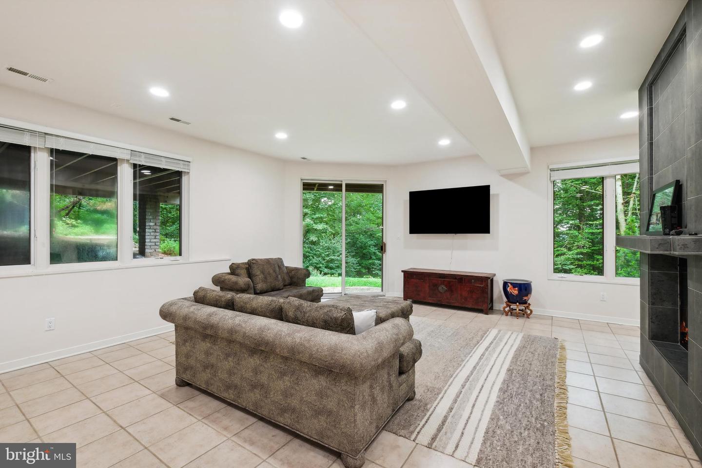 7005 Natelli Woods Ln